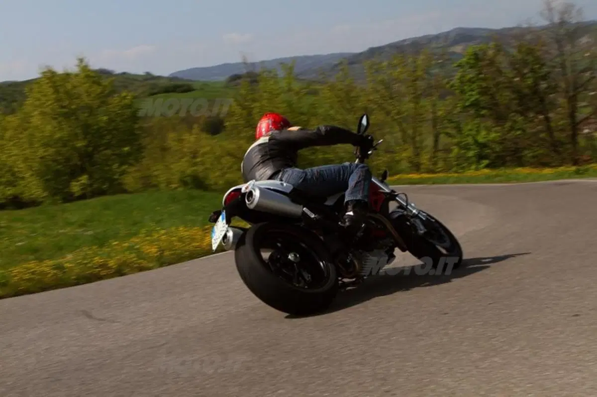 Ducati Monster 796  (15)