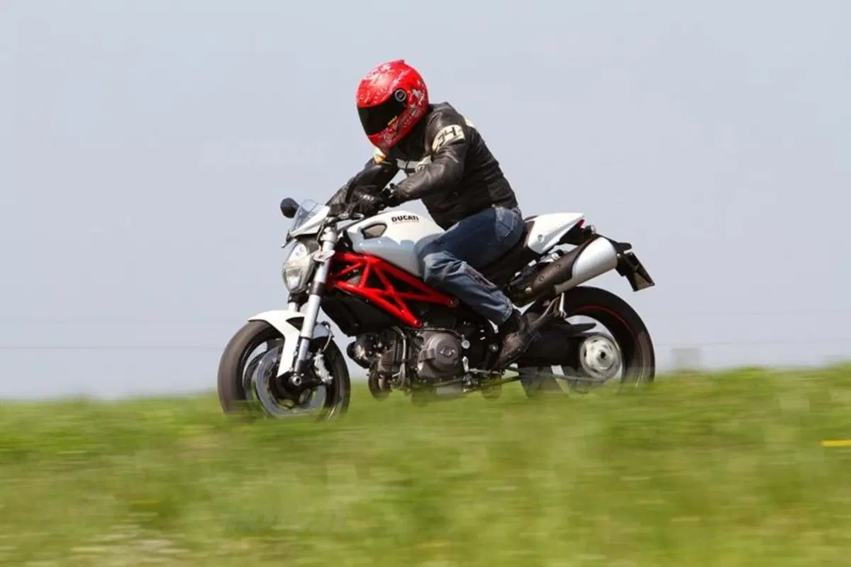 Ducati Monster 796  (16)