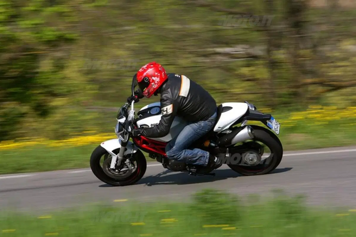 Ducati Monster 796  (17)
