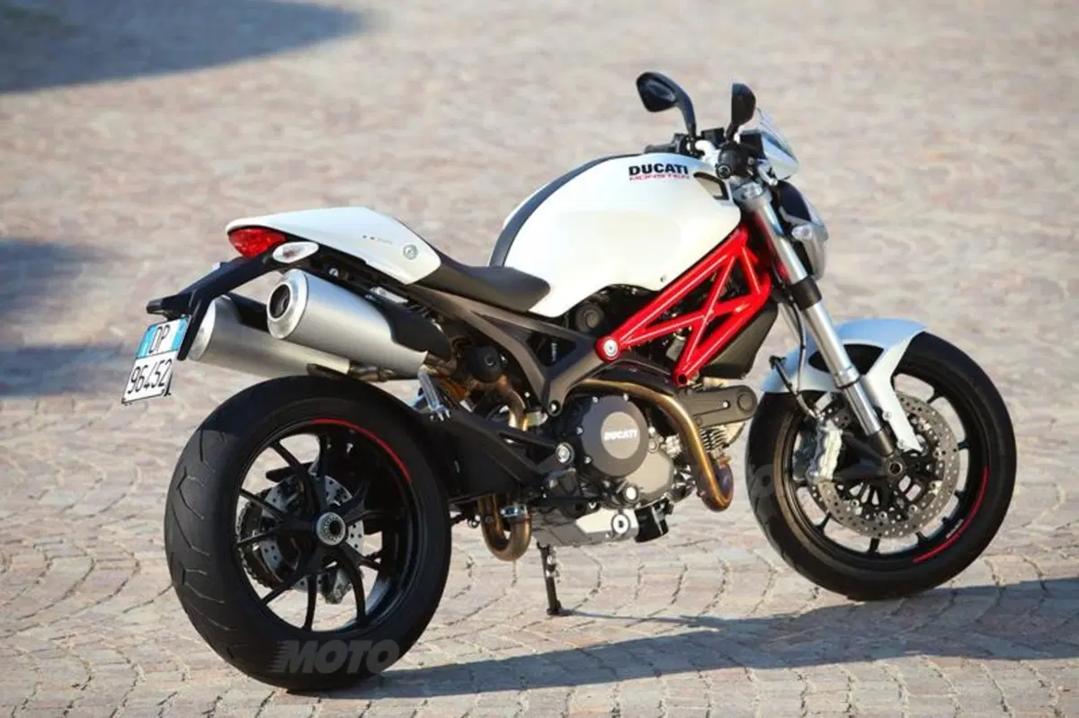 Ducati Monster 796  (21)