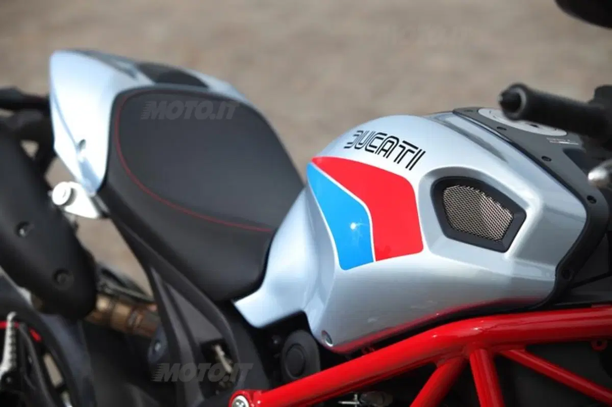 Ducati Monster 796  (27)
