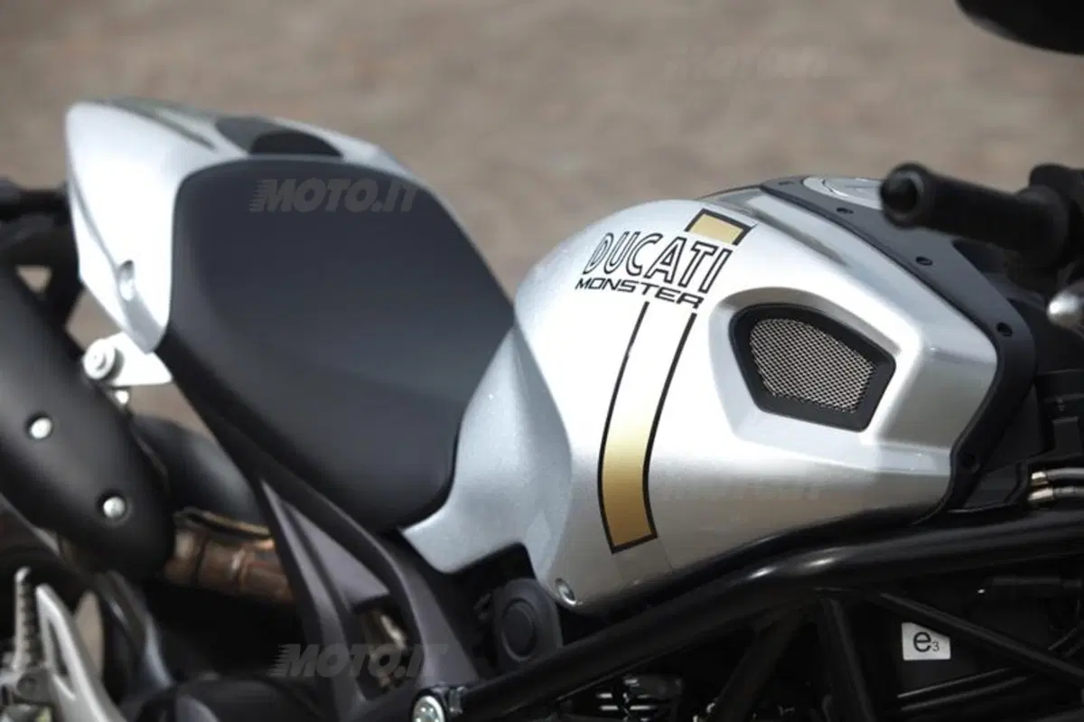 Ducati Monster 796  (29)