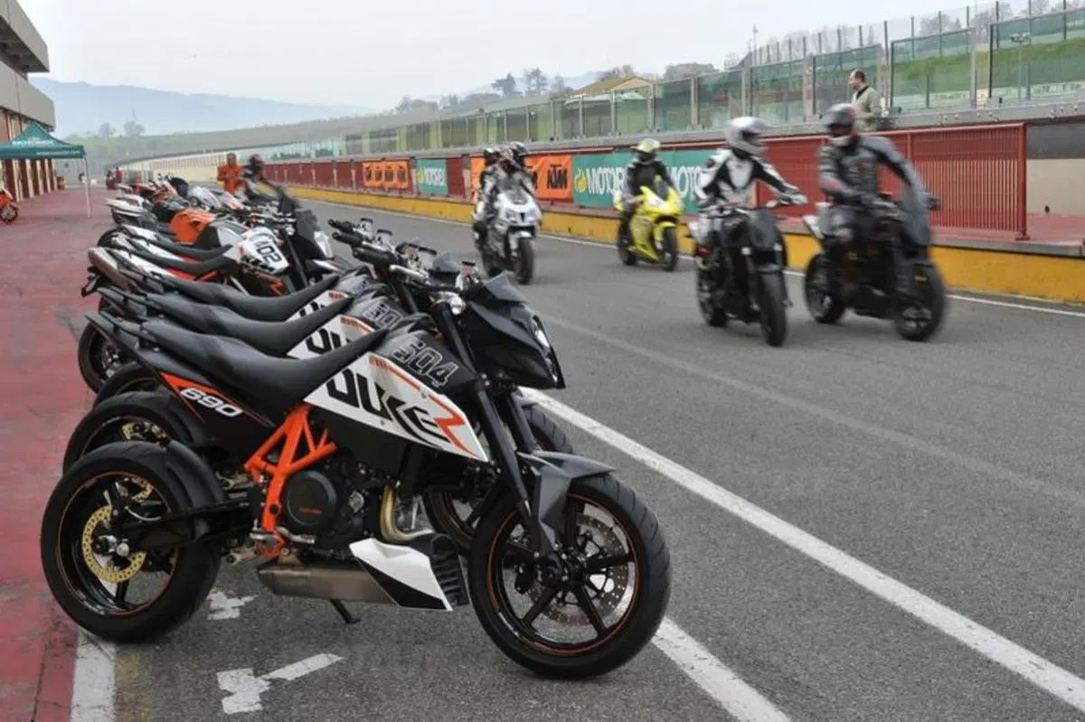 KTM TNT, prova in pista degli ultimi modelli e libere gratuite (3)