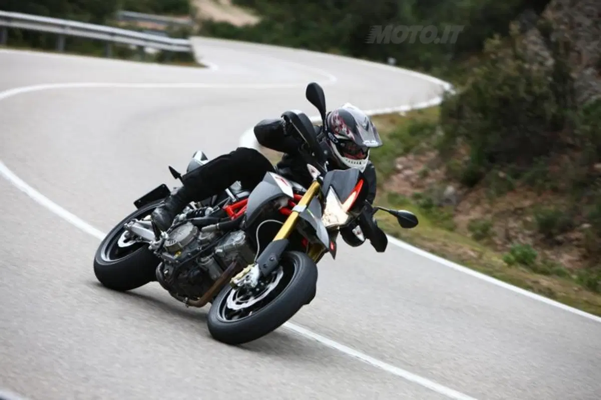 Al via il primo trofeo monomarca Aprilia Dorsoduro 750 e 750 Factory (3)