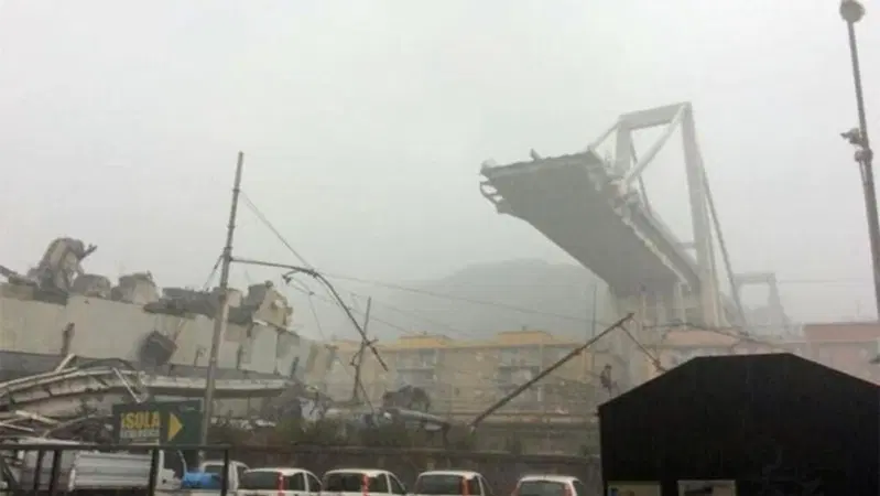 Crolla il Ponte Morandi sulla A10 a Genova. Numerose le vittime