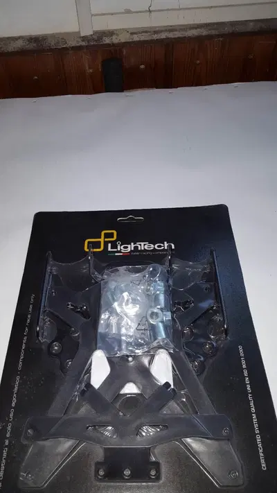 OFFERTA!!!PORTATARGA YAMAHA FZ1 FAZER 1000 Lightech PORTATARGA REGOLABILE PER YAMAHA FZ1/FAZER 1000/FZ8