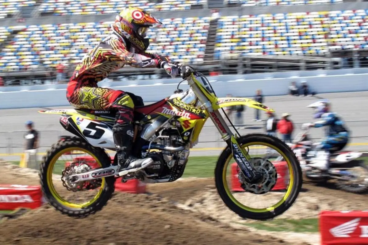 AMA Supercross, Ryan Dungey è il campione 2010 su Suzuki (4)