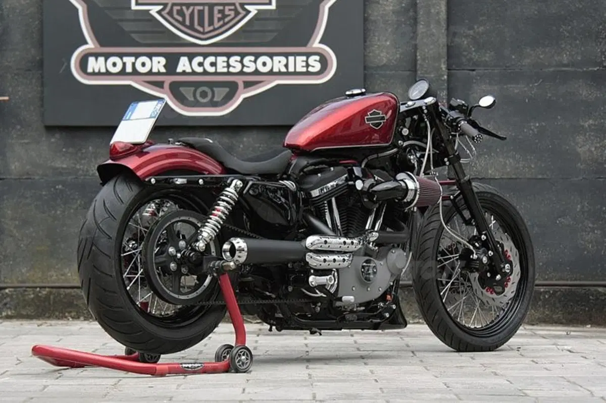 Cafe racer made in Harley-Davidson Pavia