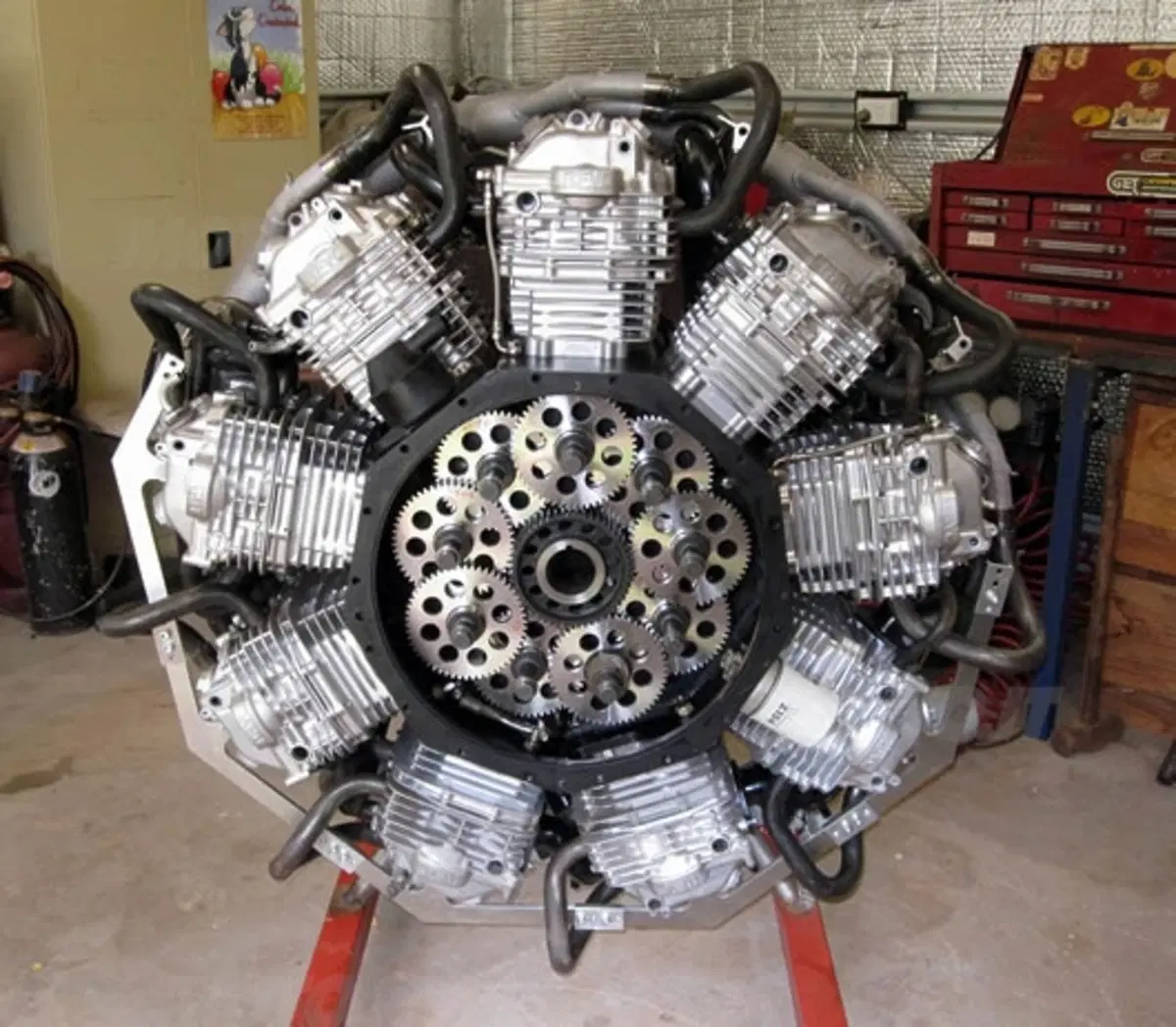 Dalla XR600 nasce il motore stellare a 9 cilindri (3)