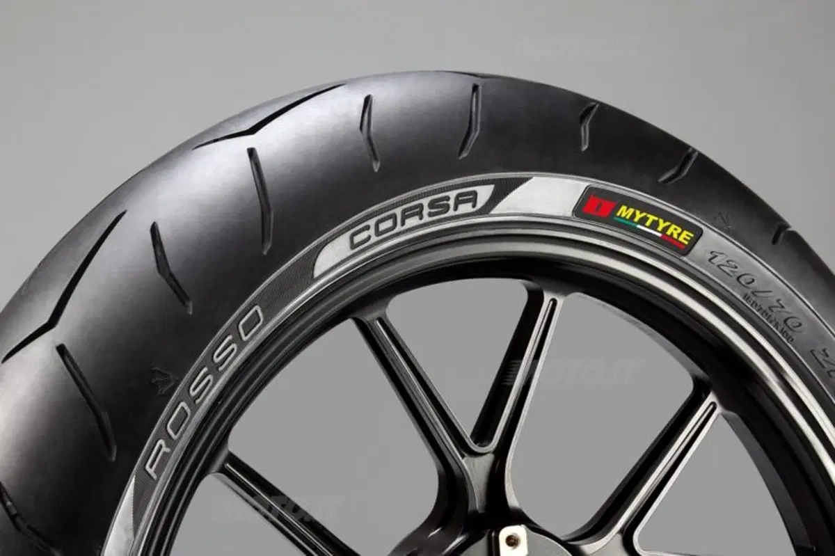 Personalizza il tuo nuovo Pirelli Diablo Rosso Corsa (2)