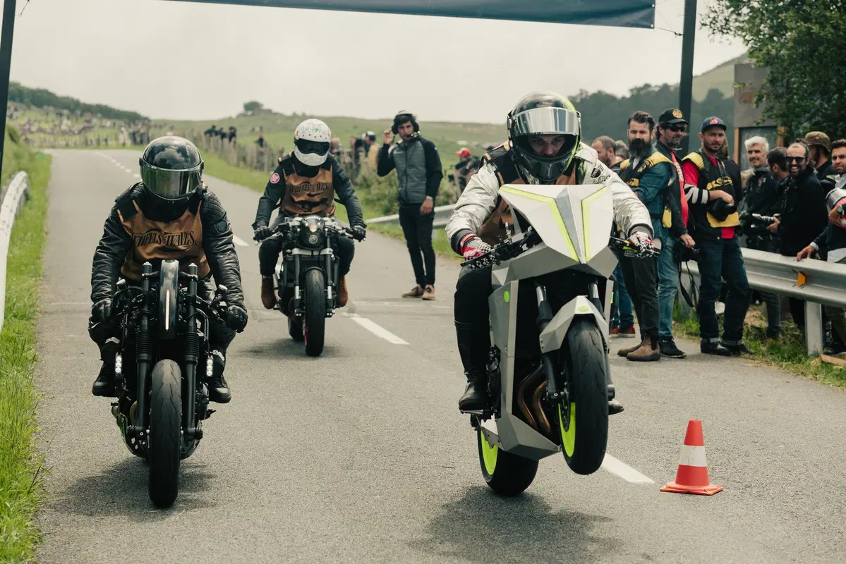 Yamaha XSR700 'The Outrun' da Ton-Up Garage  (4)