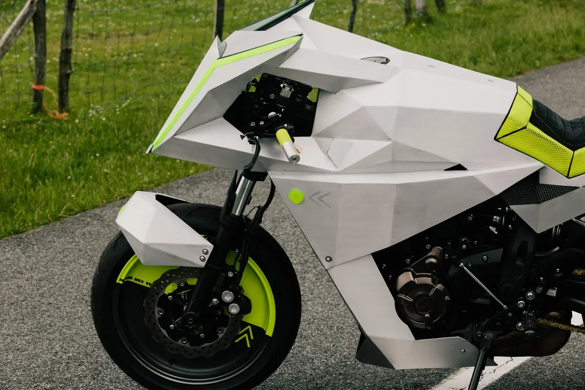 Yamaha XSR700 'The Outrun' da Ton-Up Garage  (10)