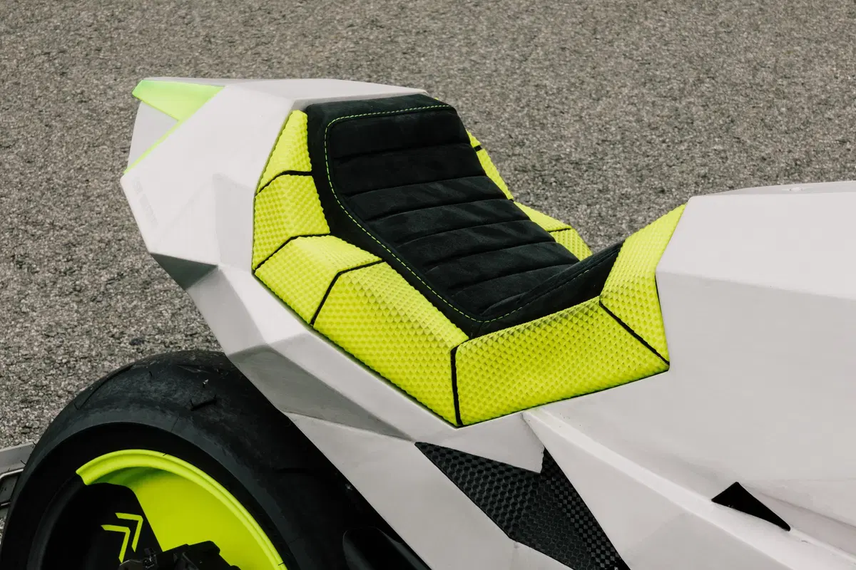 Yamaha XSR700 'The Outrun' da Ton-Up Garage  (11)