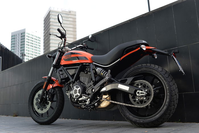 La Scrambler Sixty2