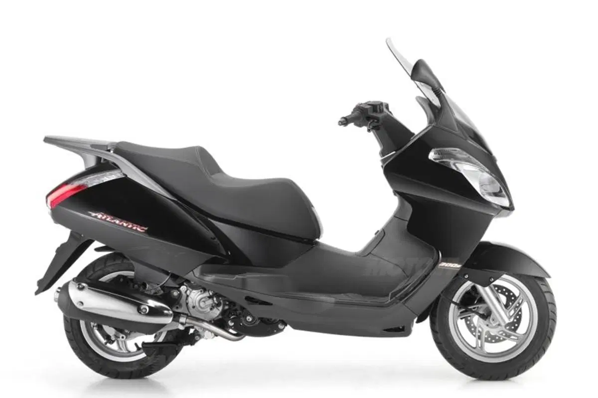 Aprilia Atlantic 300 debutta sul mercato (3)
