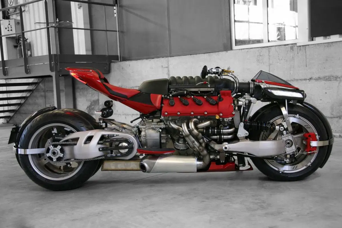 Lazareth LM 847, multiruota con Maserati V8