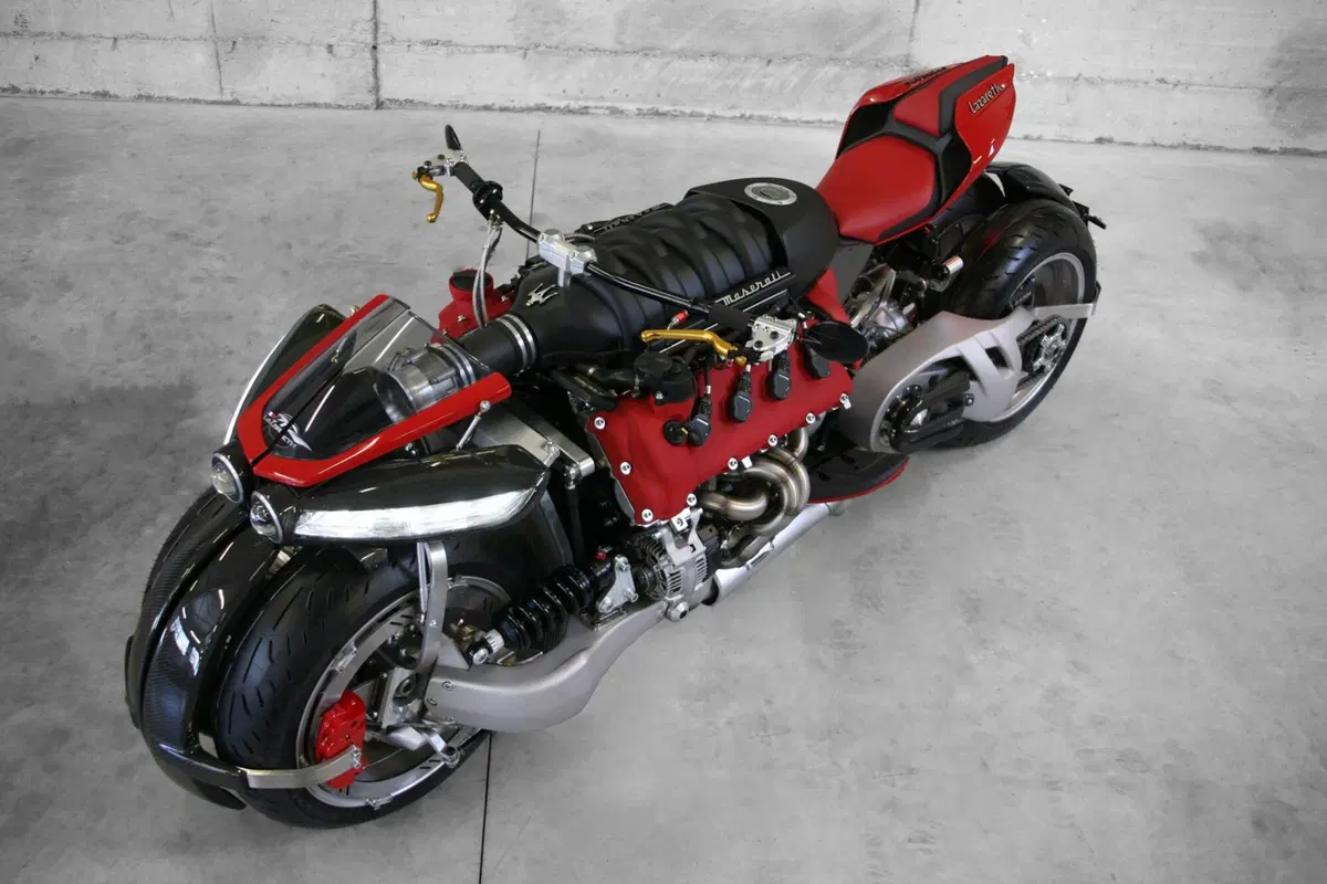 Lazareth LM 847, multiruota con Maserati V8 (2)