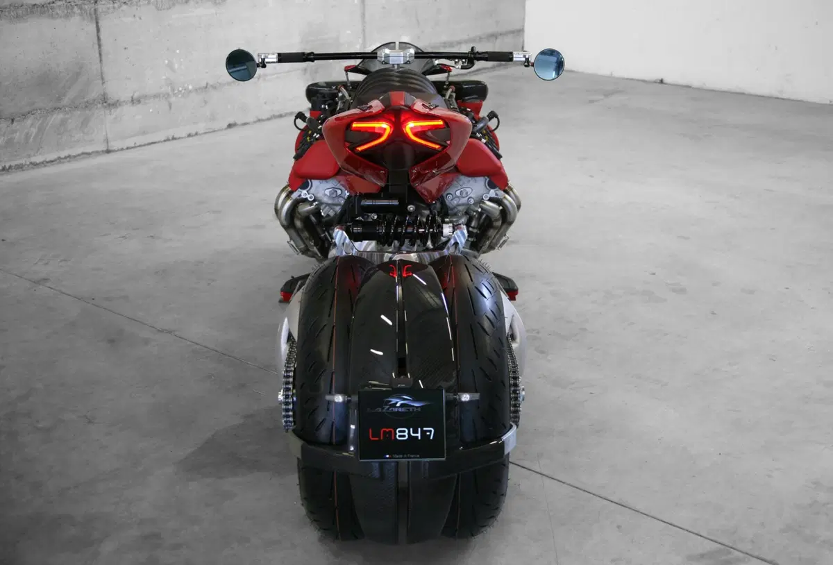 Lazareth LM 847, multiruota con Maserati V8 (7)