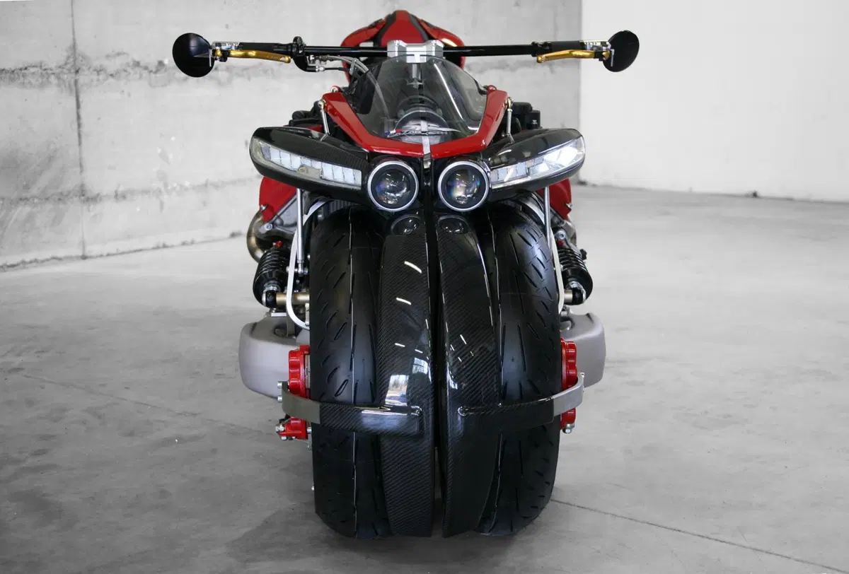 Lazareth LM 847, multiruota con Maserati V8 (8)