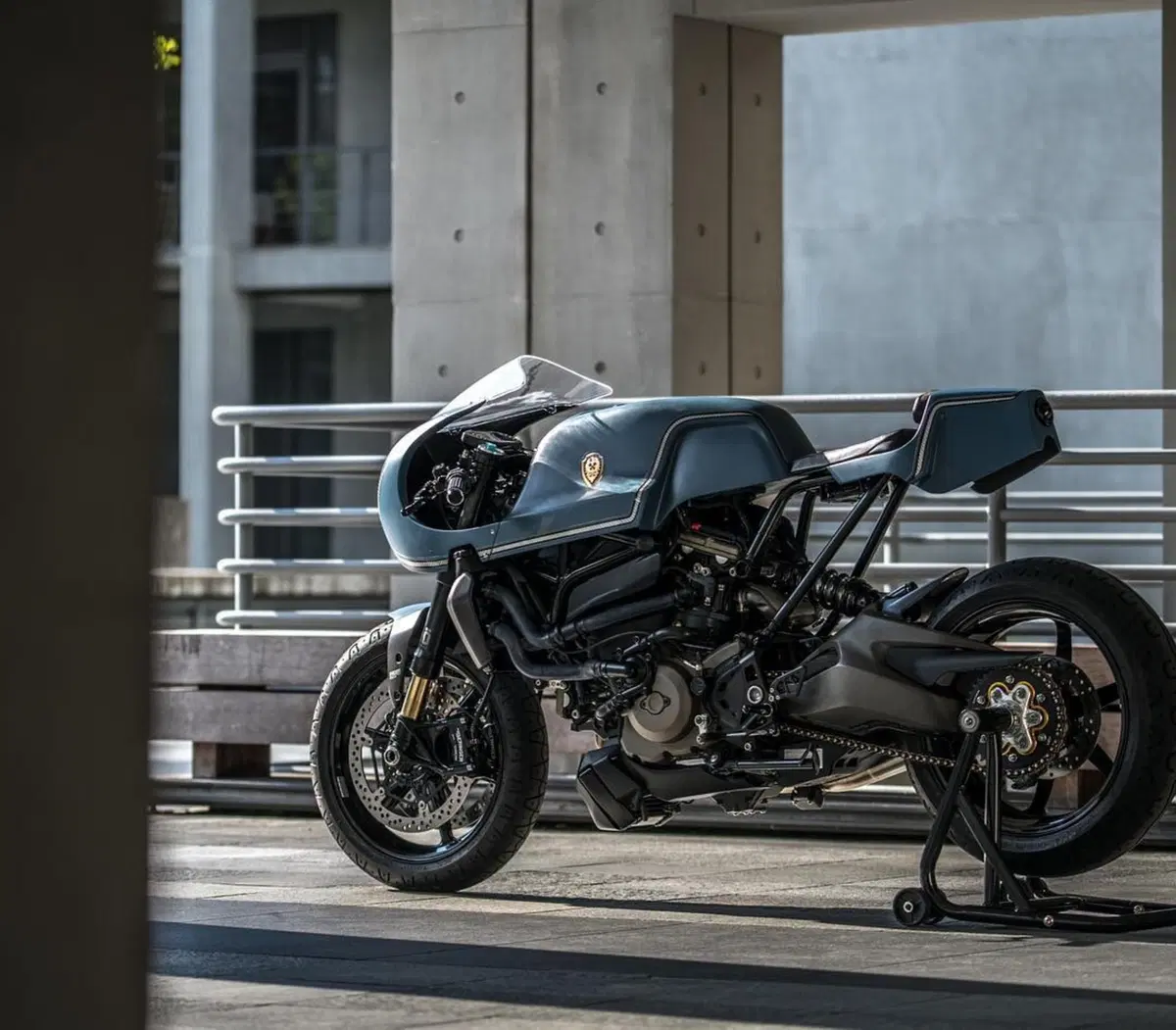 Ducati Monster 1200S 'The Indigo Flyer' da Rough Crafts (3)