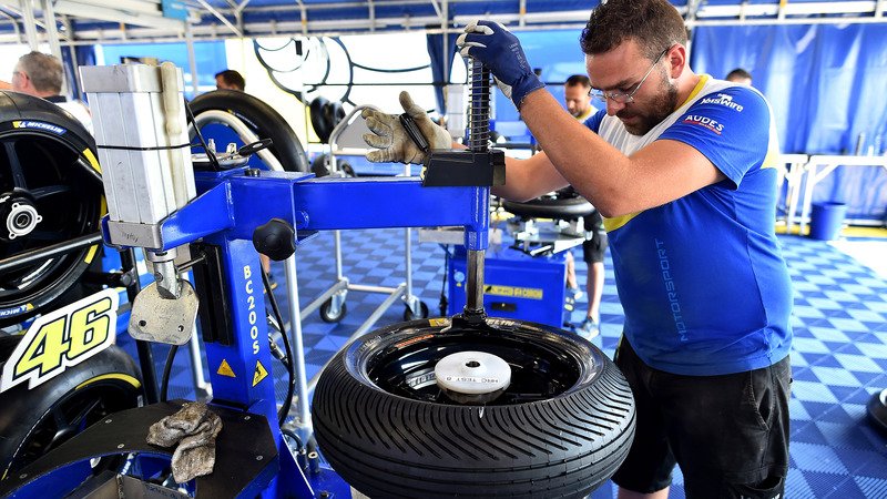 Asfalto nuovo a Silverstone: Michelin porta pi&ugrave; gomme da scegliere