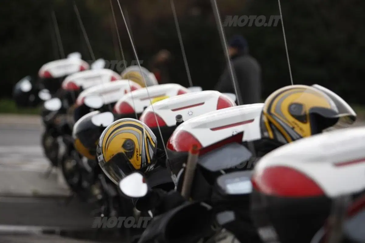 Yamaha XJ6, moto ufficiali del giro d’Italia (9)