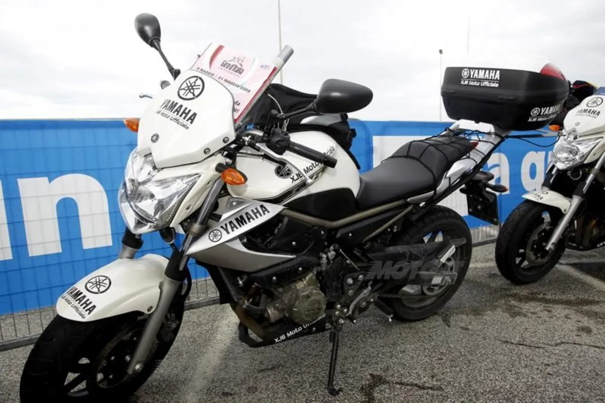Yamaha XJ6, moto ufficiali del giro d’Italia (10)