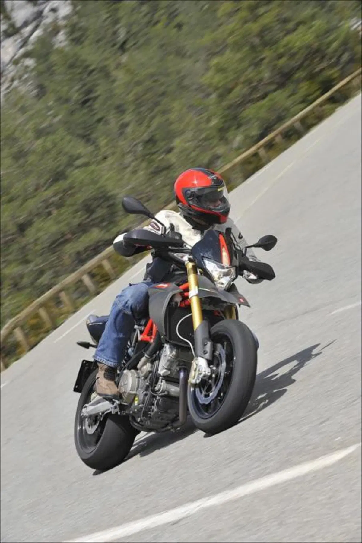 Aprilia Dorsoduro Factory (4)