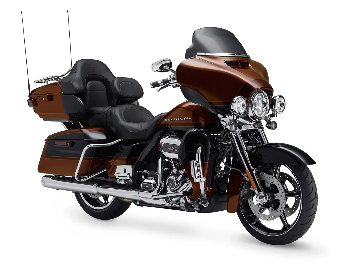 Tre nuove Harley-Davidson CVO: Limited, Street Glide e Road Glide 2019 (3)