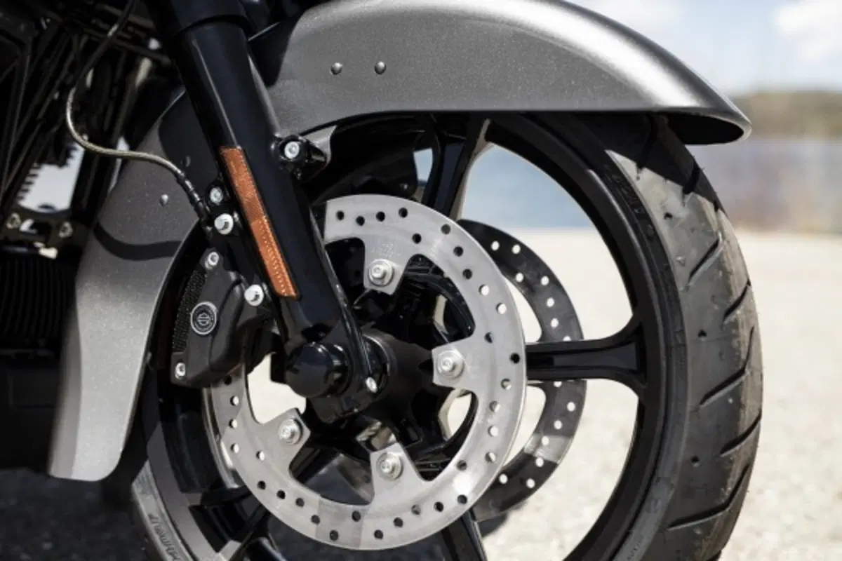 Tre nuove Harley-Davidson CVO: Limited, Street Glide e Road Glide 2019 (4)