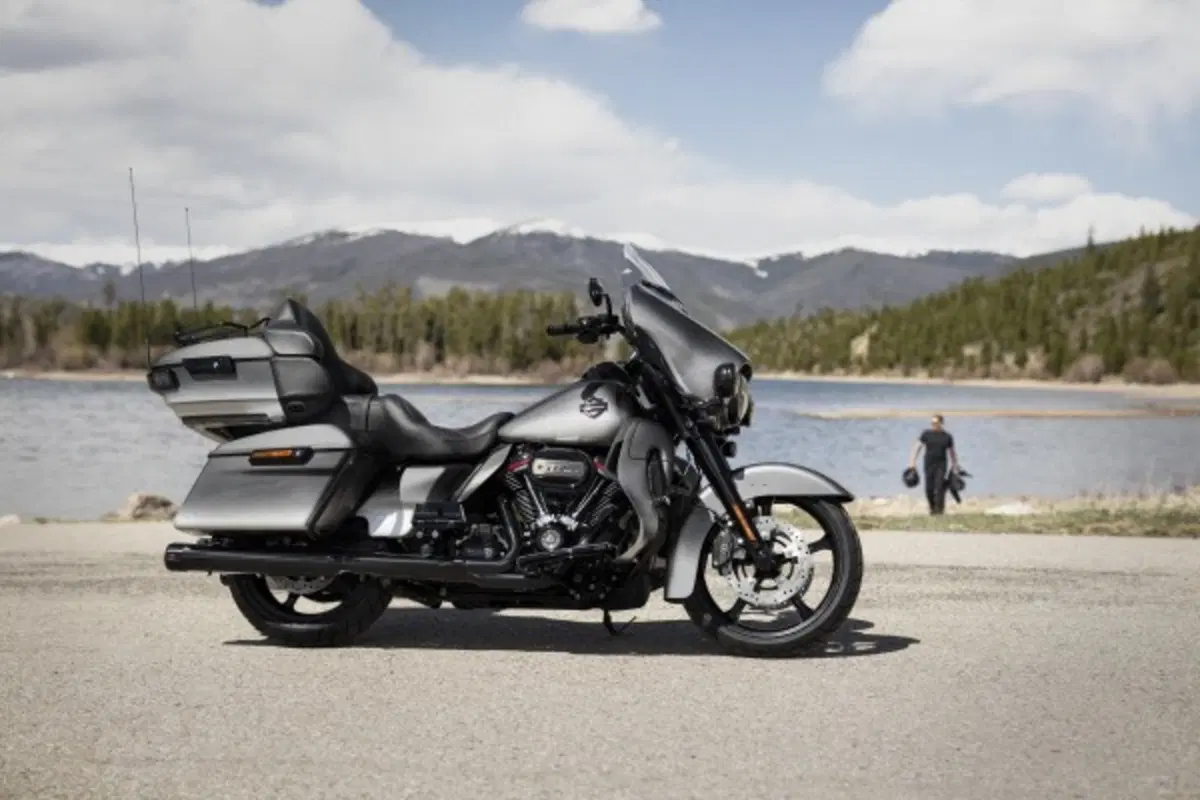 Tre nuove Harley-Davidson CVO: Limited, Street Glide e Road Glide 2019 (6)