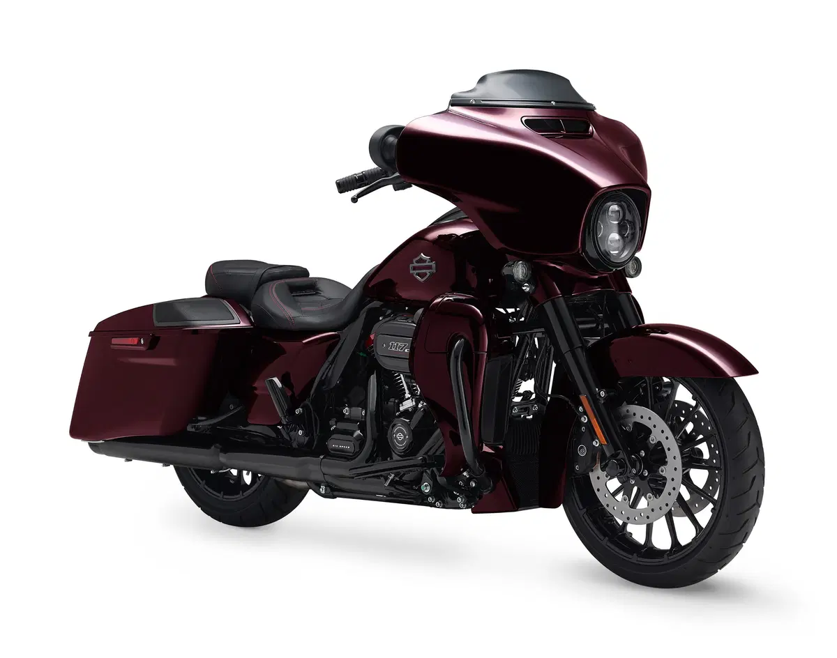 Tre nuove Harley-Davidson CVO: Limited, Street Glide e Road Glide 2019 (3)