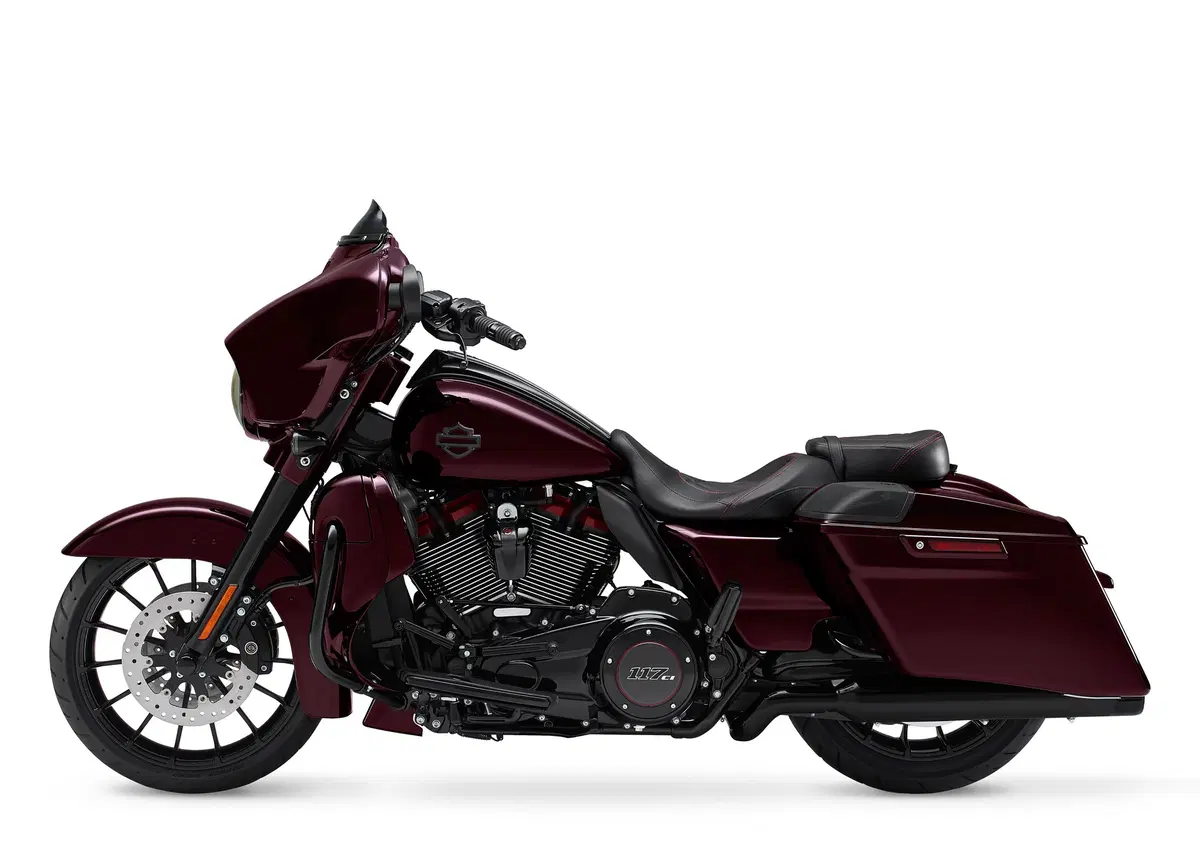 Tre nuove Harley-Davidson CVO: Limited, Street Glide e Road Glide 2019 (2)