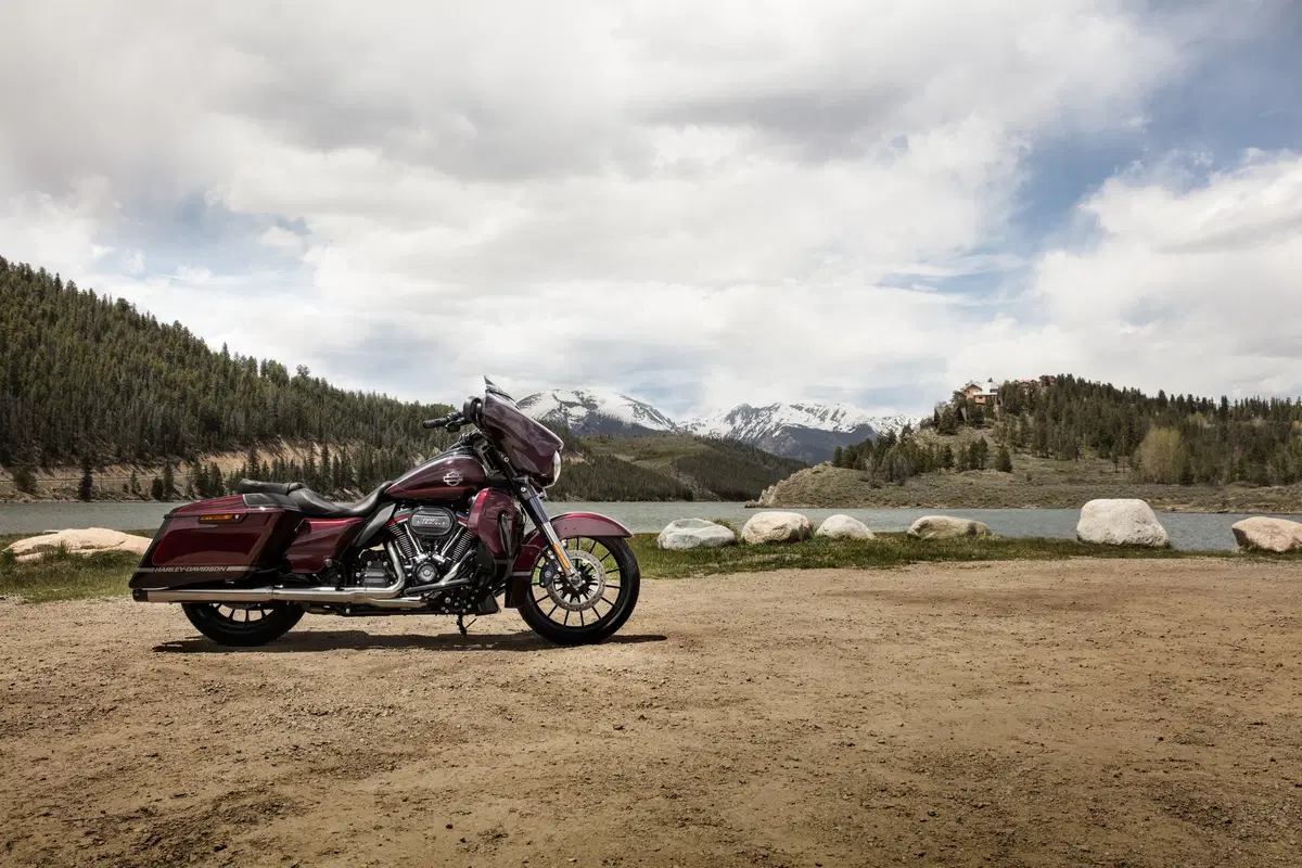 Tre nuove Harley-Davidson CVO: Limited, Street Glide e Road Glide 2019 (5)