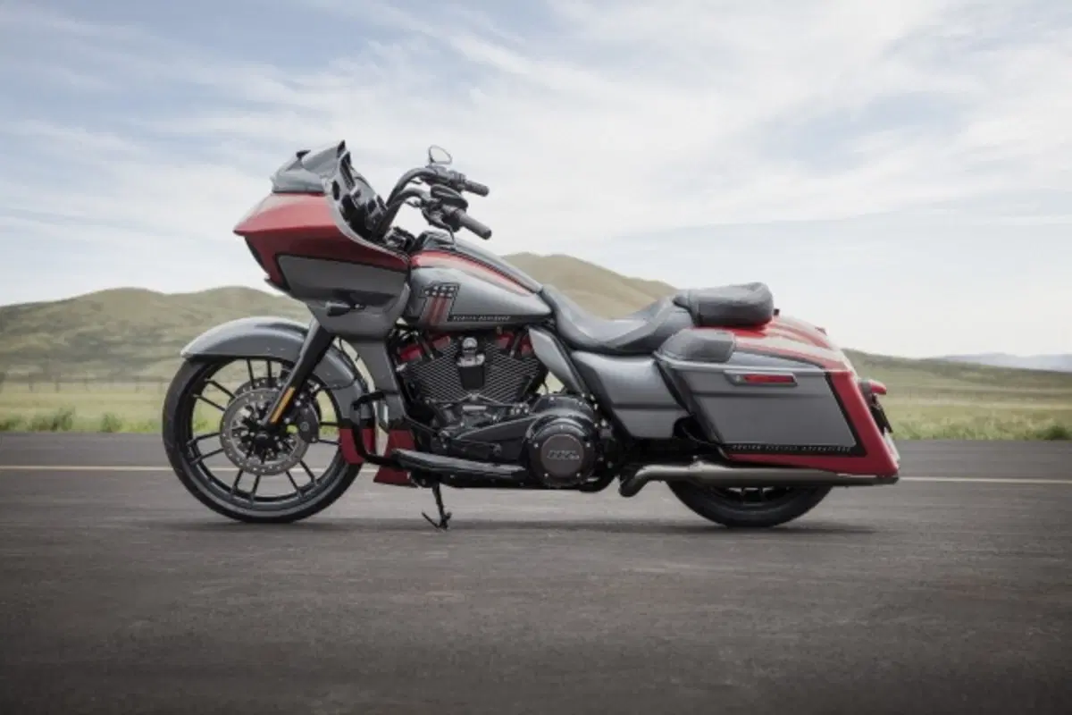 Tre nuove Harley-Davidson CVO: Limited, Street Glide e Road Glide 2019 (4)