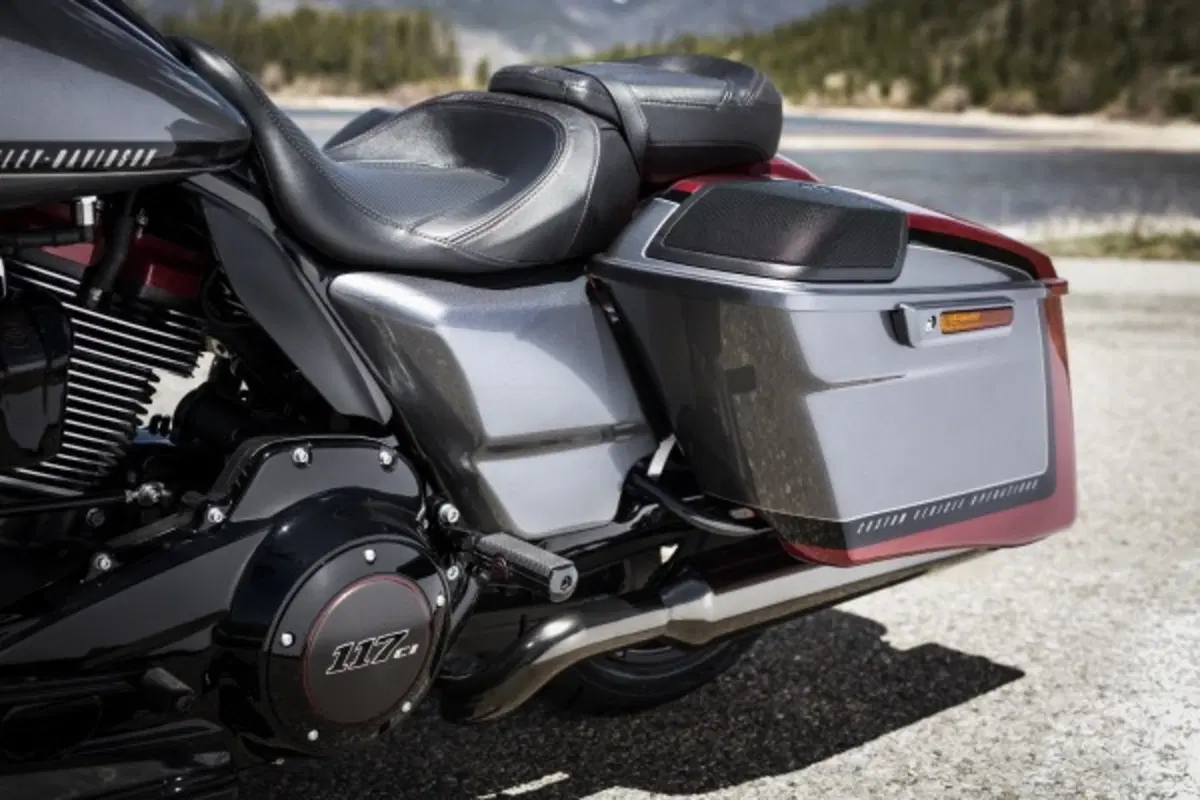 Tre nuove Harley-Davidson CVO: Limited, Street Glide e Road Glide 2019 (5)