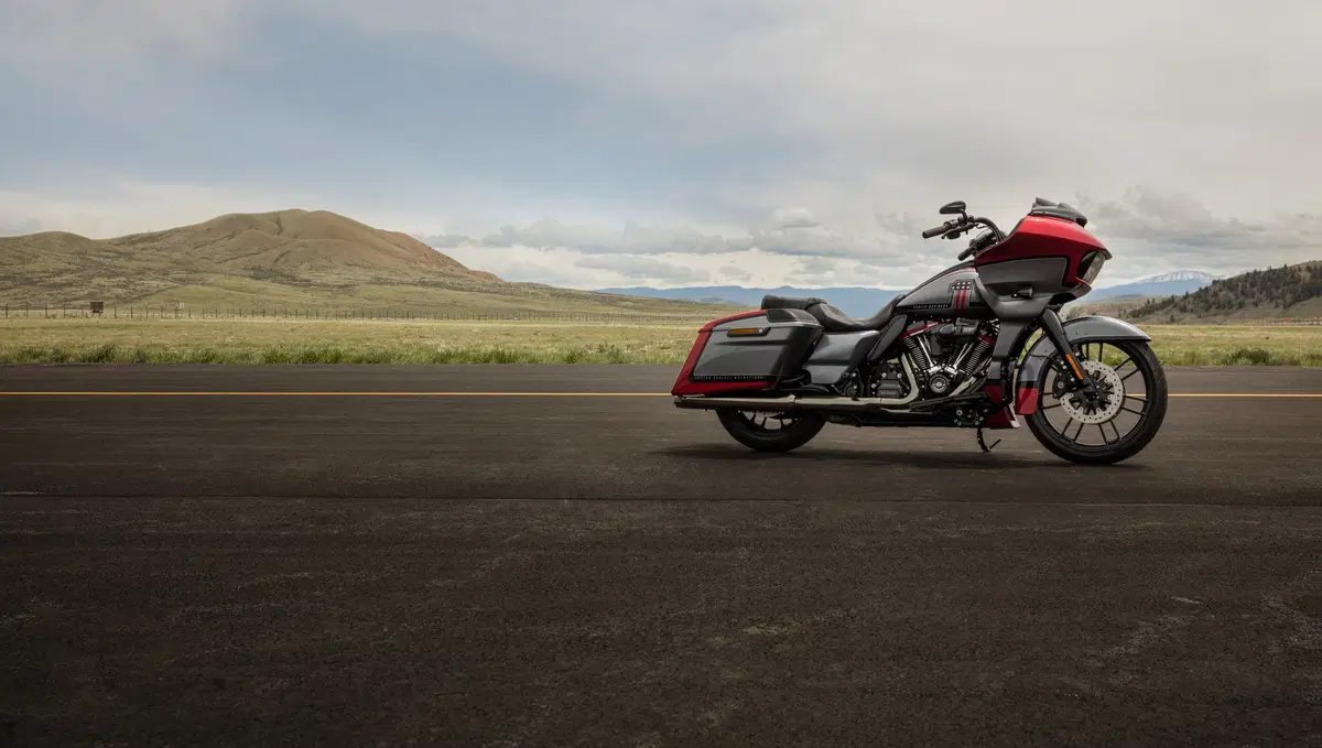Tre nuove Harley-Davidson CVO: Limited, Street Glide e Road Glide 2019 (6)