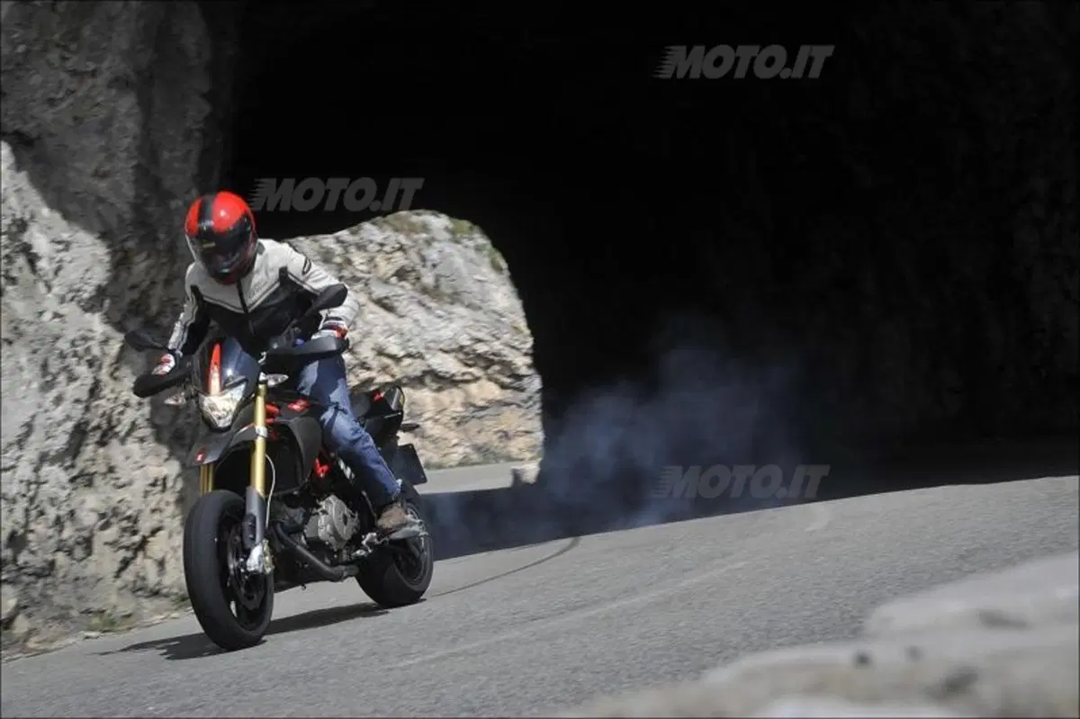 Aprilia Dorsoduro Factory (12)