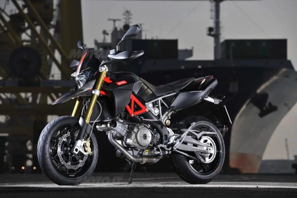 Aprilia Dorsoduro Factory (15)