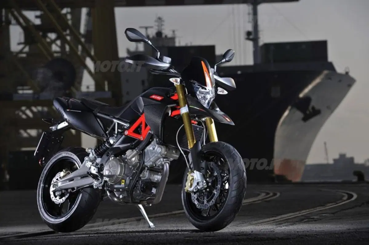 Aprilia Dorsoduro Factory (16)