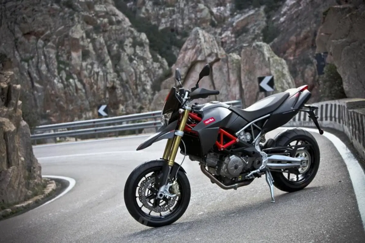 Aprilia Dorsoduro Factory (18)