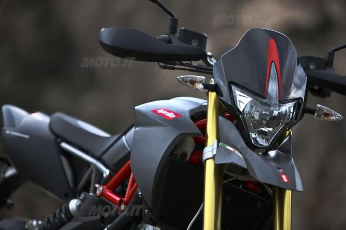 Aprilia Dorsoduro Factory (20)