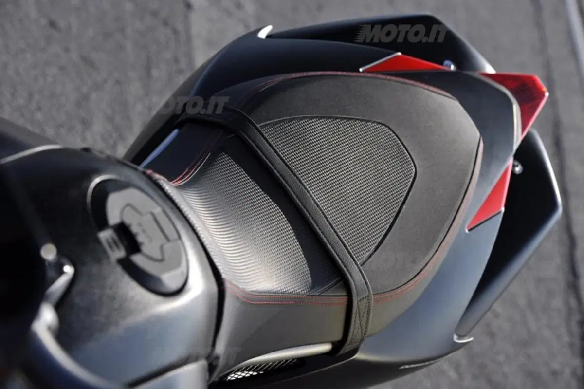 Aprilia Dorsoduro Factory (26)