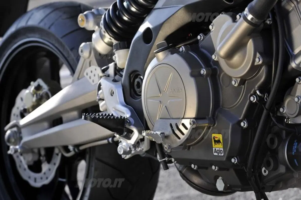 Aprilia Dorsoduro Factory (29)