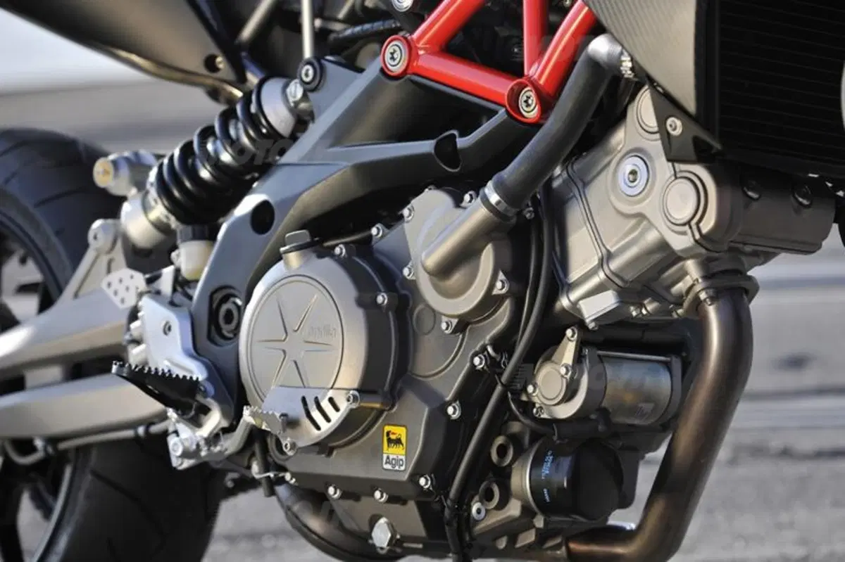 Aprilia Dorsoduro Factory (30)