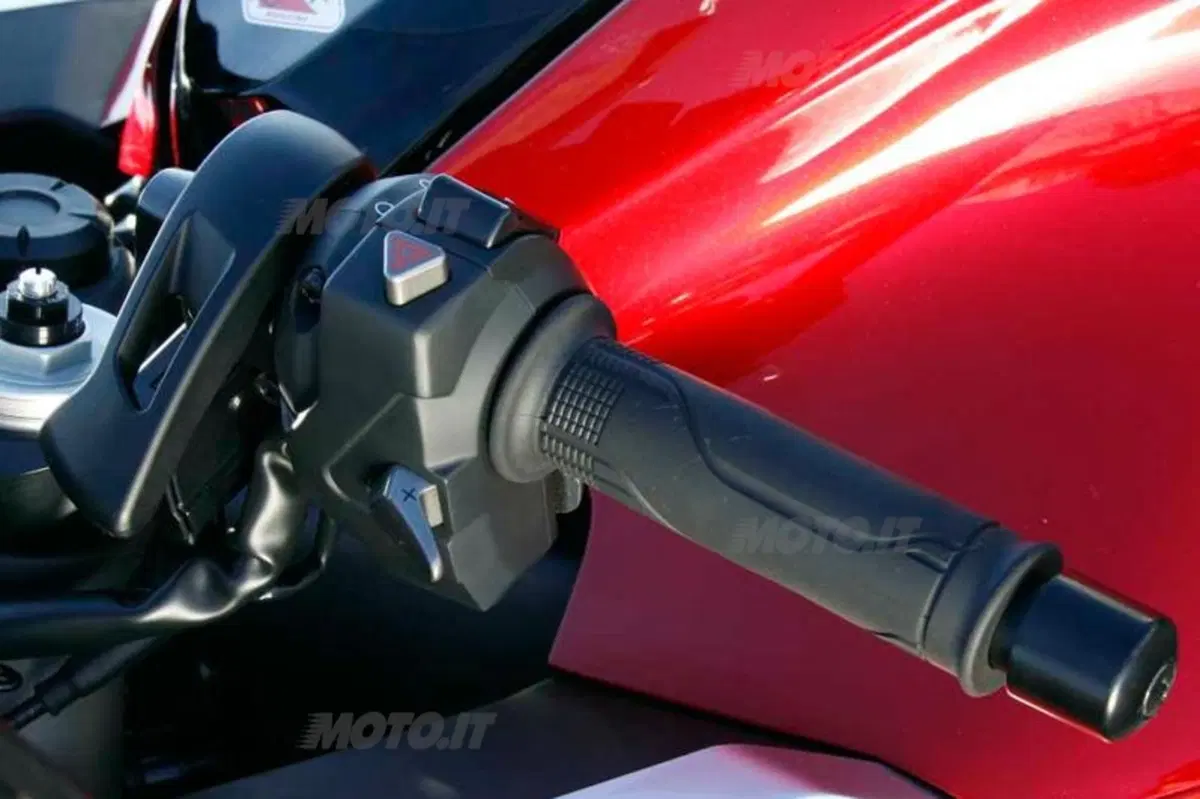Honda VFR1200F  DCT automatica (3)