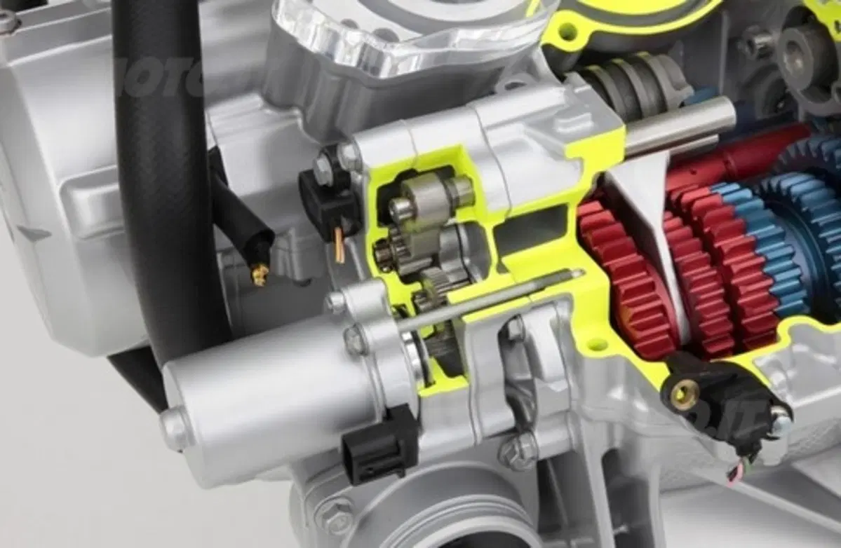 Honda VFR1200F  DCT automatica (8)