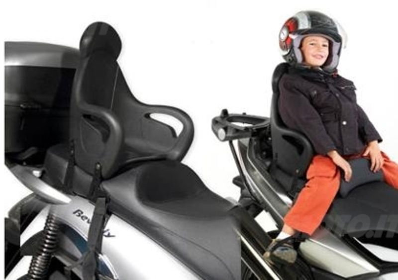 Niente seggiolino per i bambini in moto