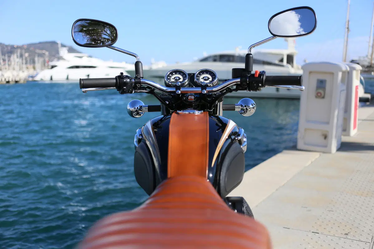 Kawasaki W800 Scrambler, due moto in una (4)
