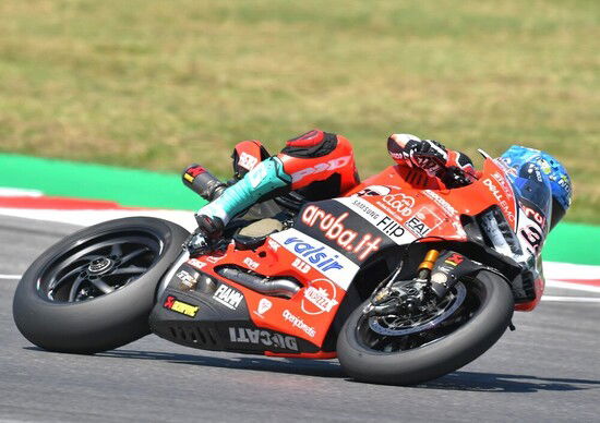 SBK - Melandri è il più veloce nella prima giornata di test a Portimao